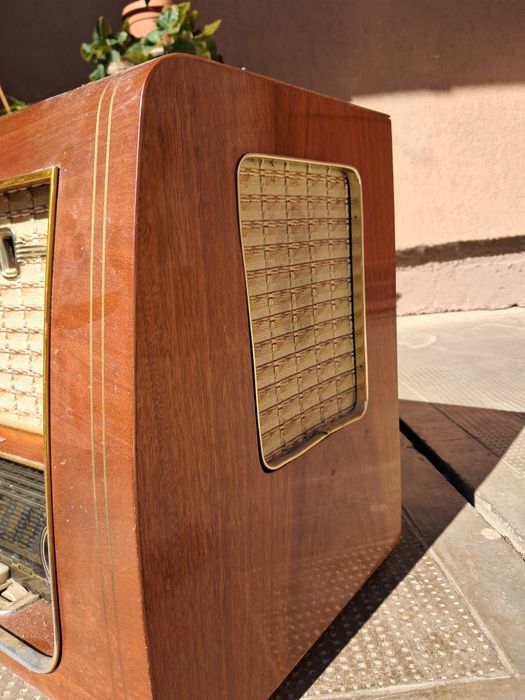 Aparat radio cu lămpi