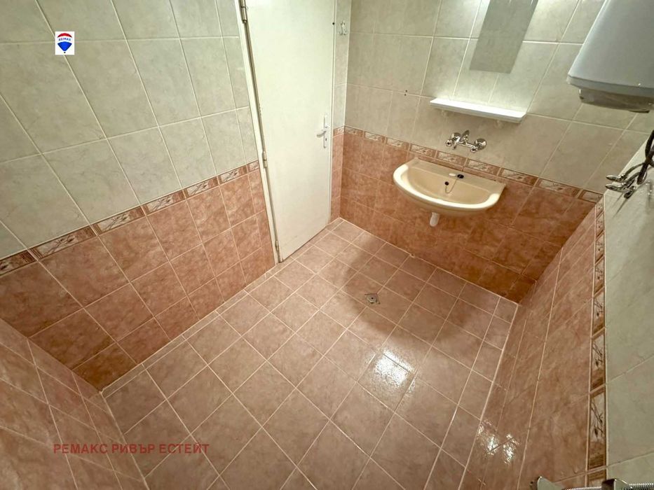 Дава се под наем Тристаен апартамент в Русе, Широк център - 110 кв.м за 280.5 € - Снимка #13