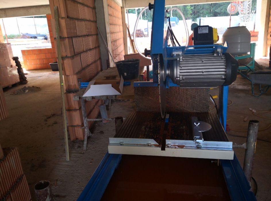 Vând/închiriez mașini tăiat materiale de constructii