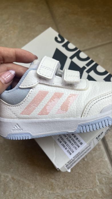 Маратонки Adidas и Nike размер 22