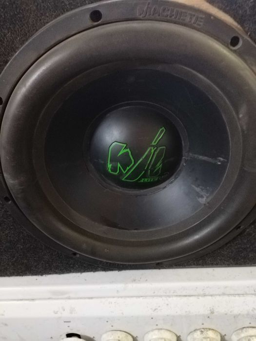 Продам саббуфер в машину 50000т