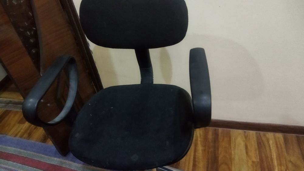 Продам офисный кресло отличное качество