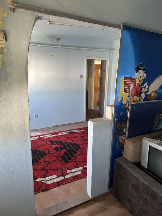 Vând apartament cu 3 camere  etaj 4