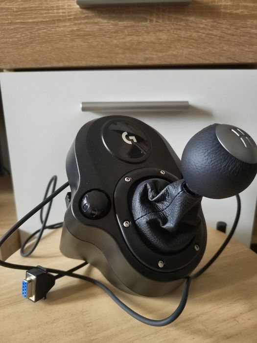 Set Volan Logitech G923 Trueforce + Schimbător viteze Logitech Driving Force