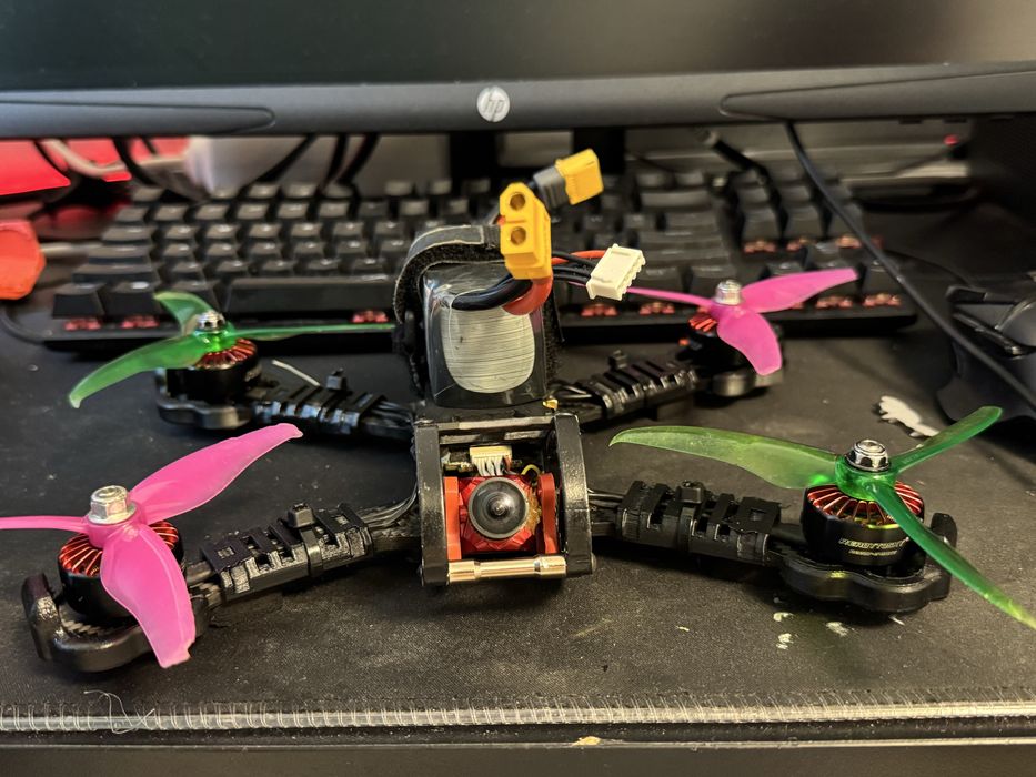 Se vinde drona fpv race