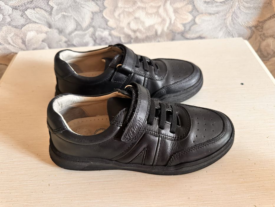 Продаютсся деткие школьные туфли 35р