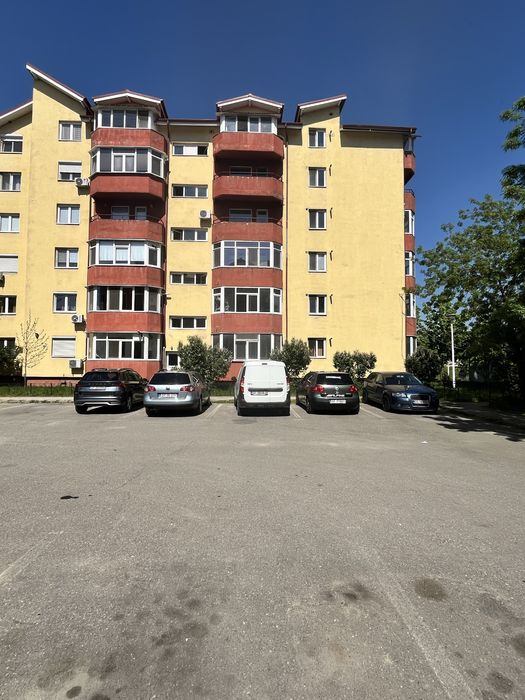 Vand apartament decomandat