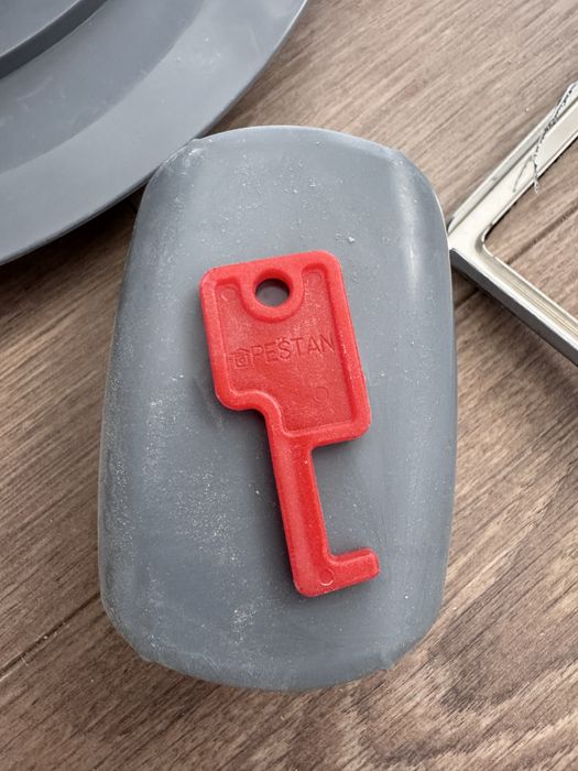 Сифон за вграждане в плоча Peštan Confluo Dry 1 Ceramic 10x10