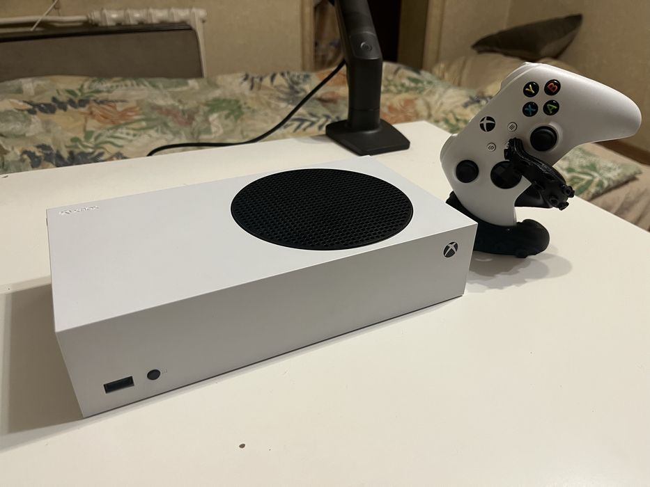 Xbox Series S 512 Gb + игры