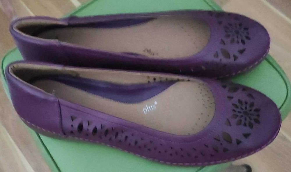 Нови лилави дамски балерини Clarks