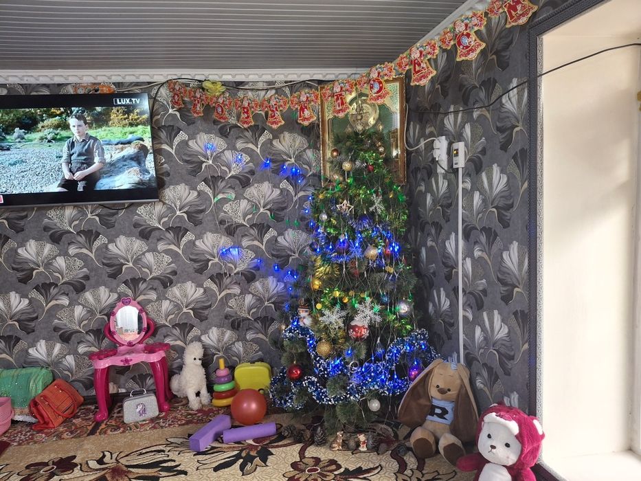 Продаётся Новогодняя ёлка