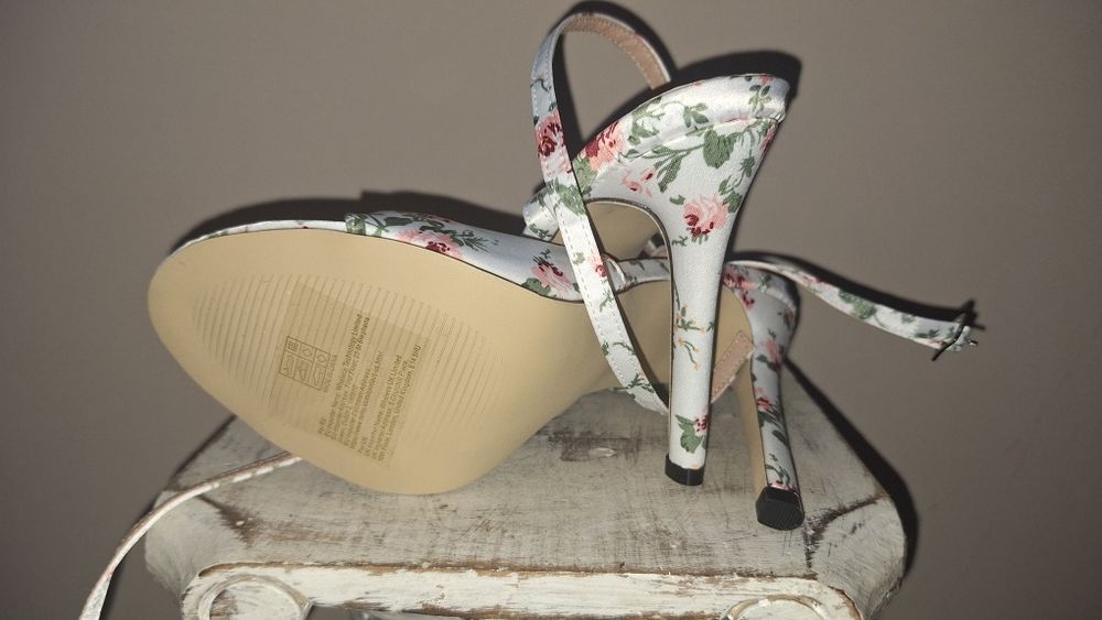 Сатенени обувки на висок ток