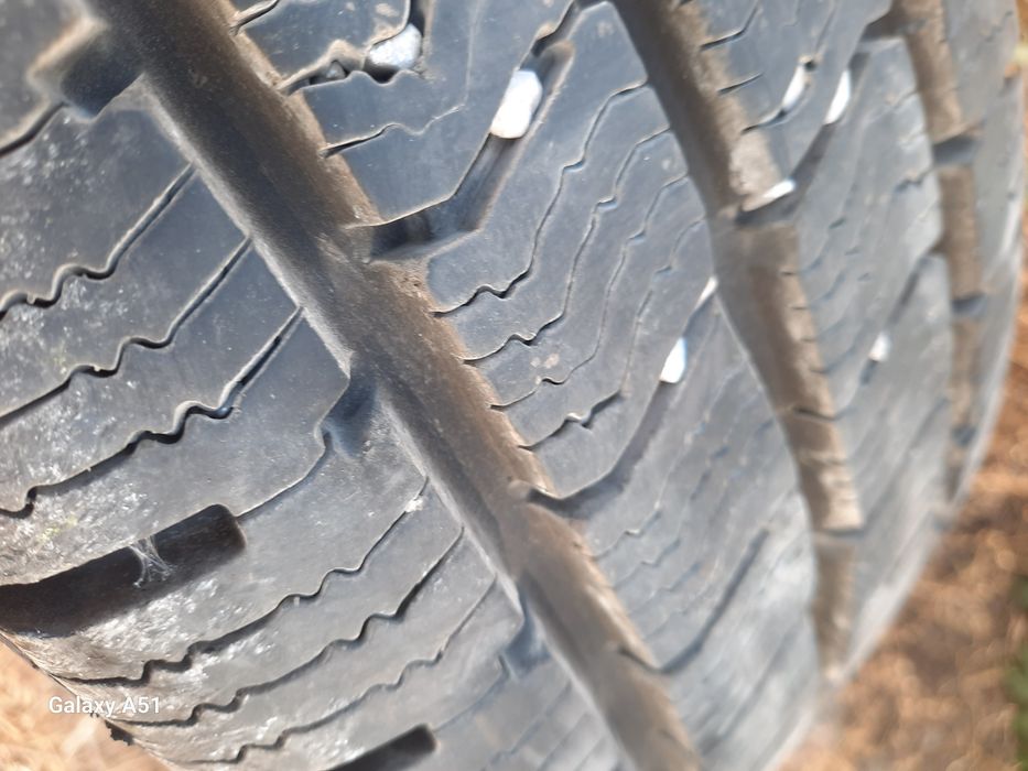 Бусови гуми с джанти 5×118, 215/70 R15C