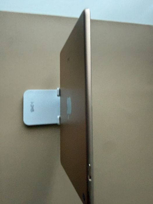 VAND Ipad mini 4  vanzare DOAR PRIN CURIER.