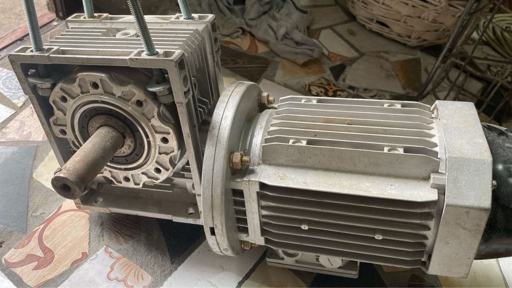 Матор редуктор для драбилки или для ворот новое