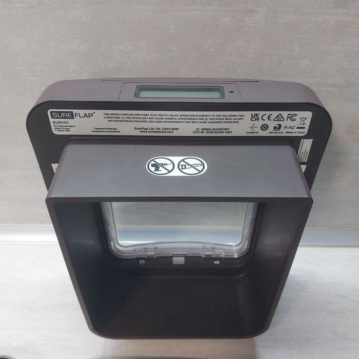 Интелигентна вратичка за котки и кучета с микрочип SureFlap Microchip Pet Door (Модел: SUR101)