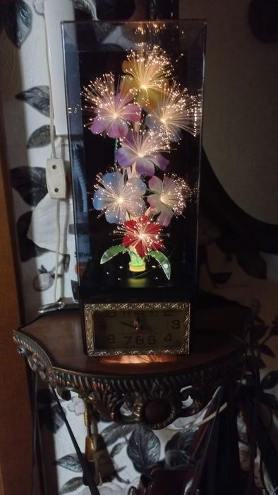 Продам  часы+ светильник.