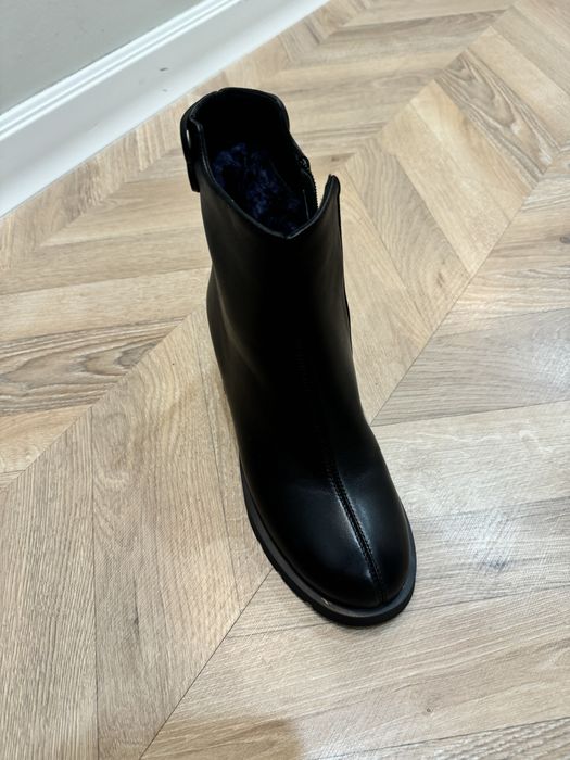 Продам ботинки зимние