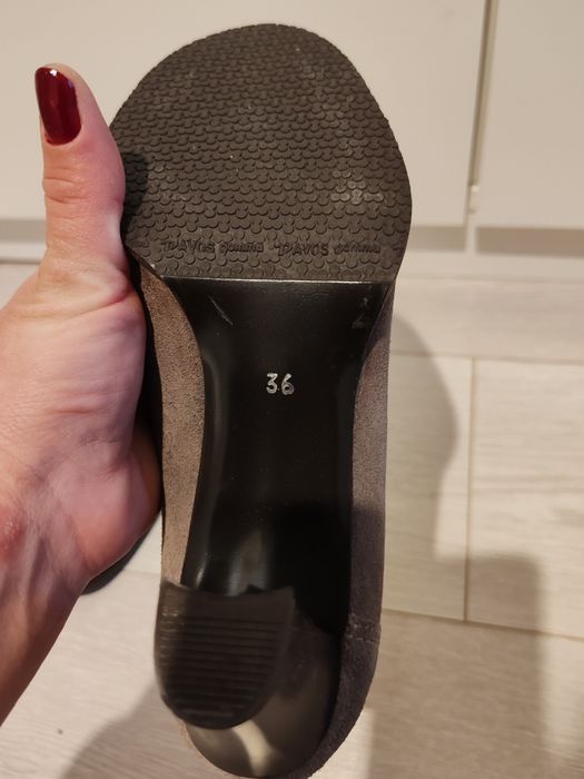 Pantofi de damă , din piele întoarsă  marimea 36,37