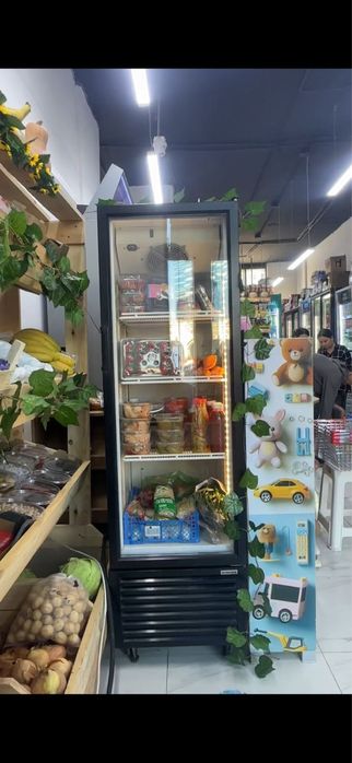 Продам витринный холодильник б/у