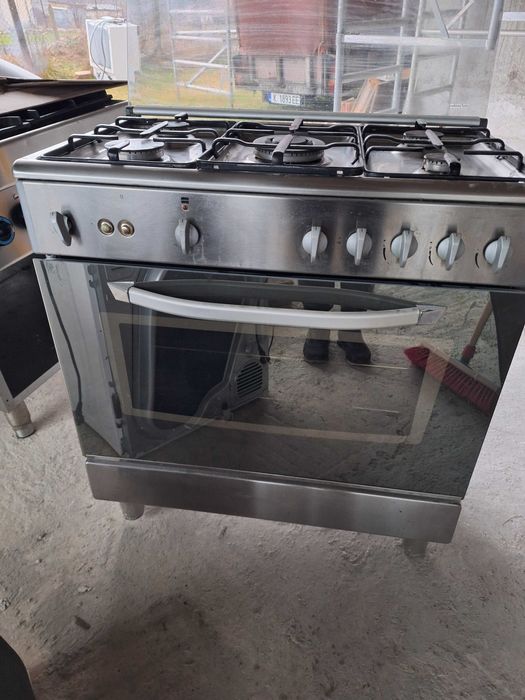 Микровълнова и фурна,електическа фурна с котлони на газ