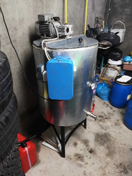 Пчеларска машина за инвентиран сироп