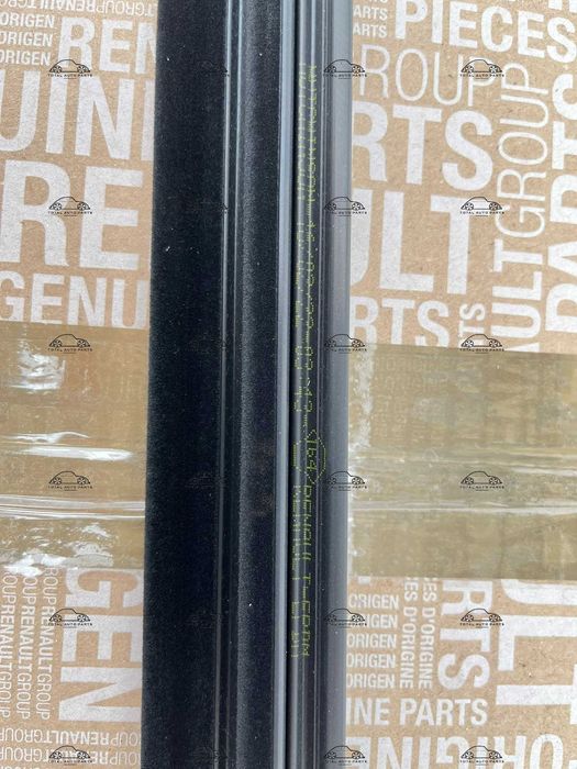 Perie geam dreapta spate Dacia Duster 1 nou original Renault