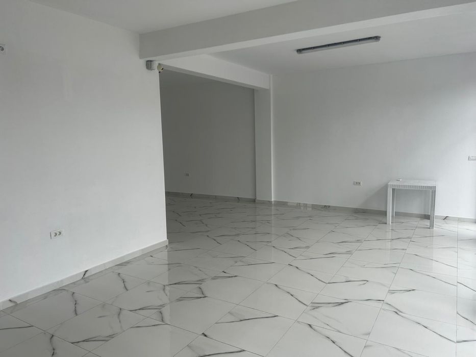 Vand spatiu comercial Albesti aflat la Drumul National!!