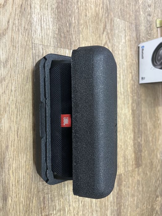 Продам колонку jbl в хорошем состояний