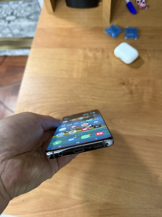 Продам смартфон Samsung Galaxy S10