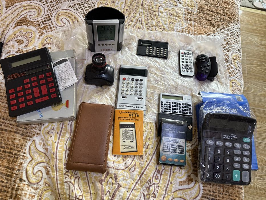 Продаются калькуляторы.