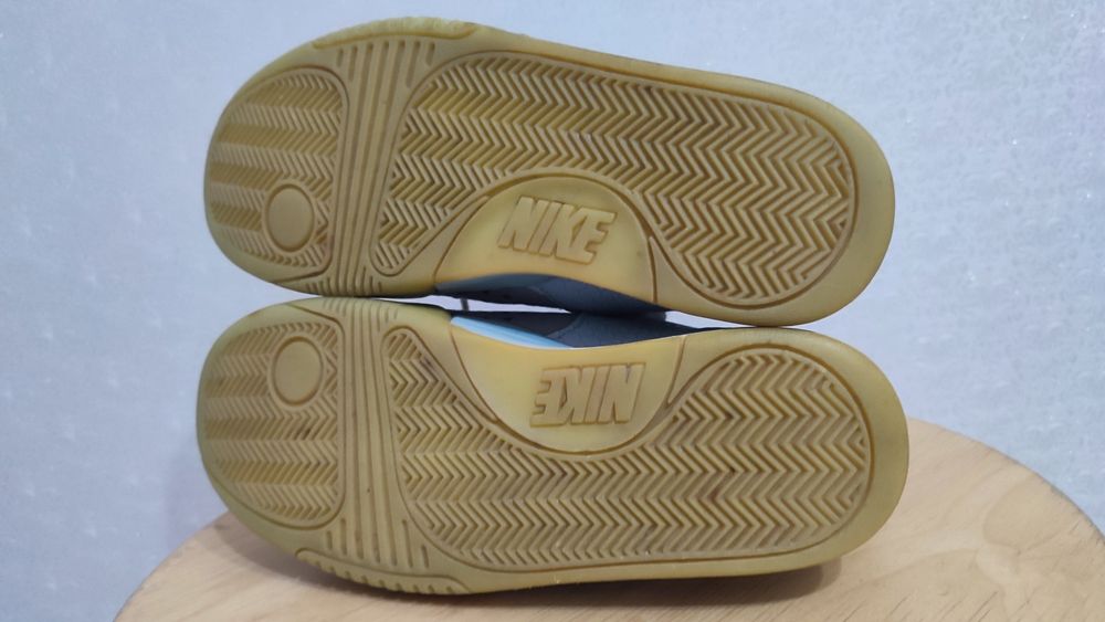 Продам Nike yeezy 2