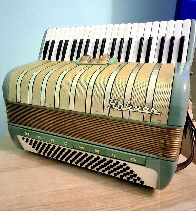 HOHNER MARCHESA  120 basi  de colectie impecabil