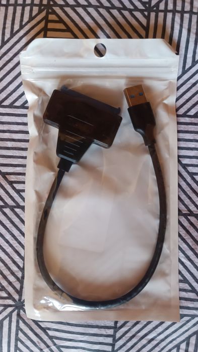 Кабел от USB към SATA