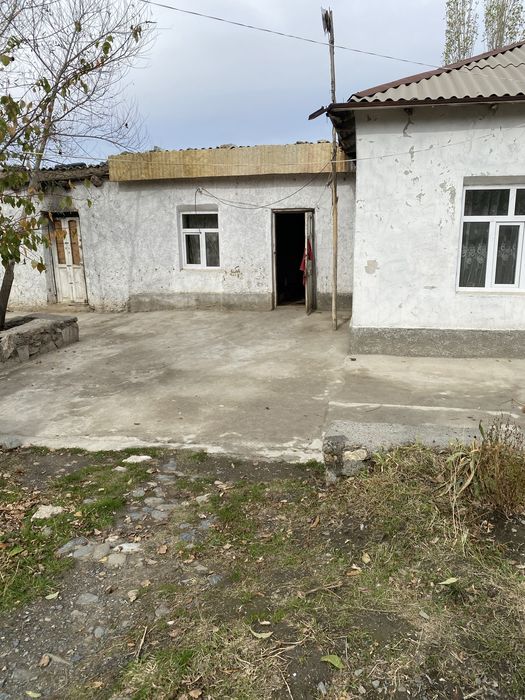 Uy sotiladi! Kotta yeri bilan Jizzax viloyatida.