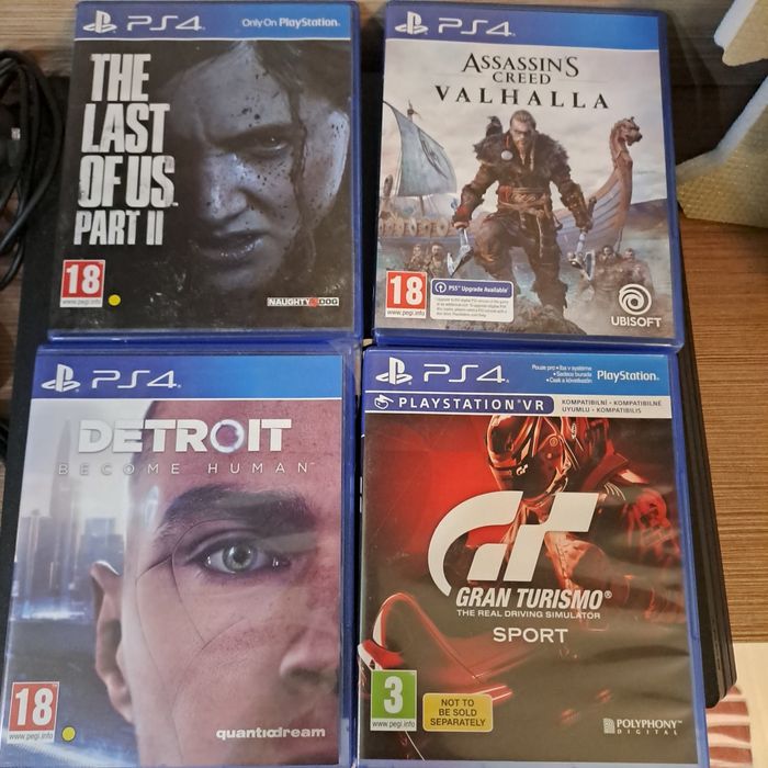 Ps4 pro 1t с 4 игри и 2 контролера