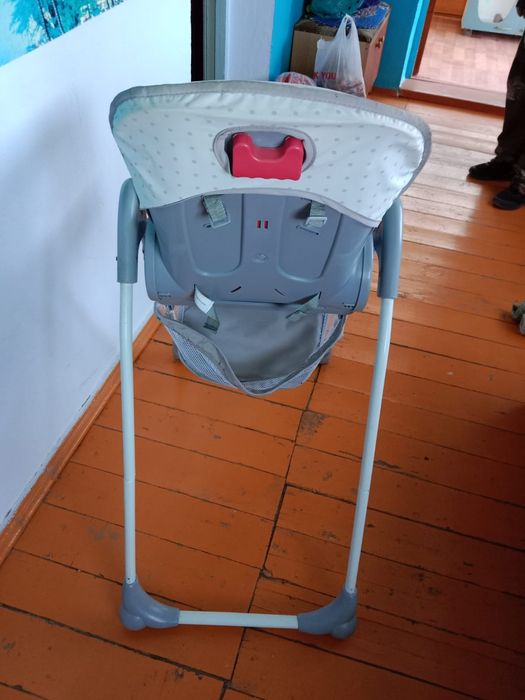 Детский стул для кормления ребёнка.