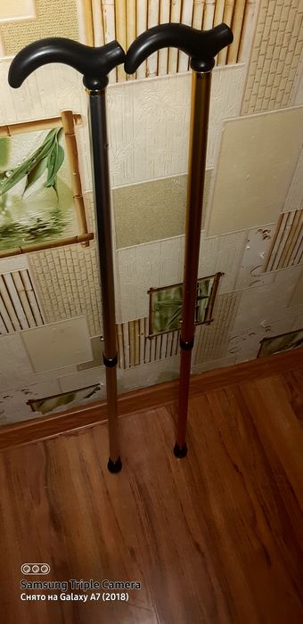 Продам трости очень легкие.