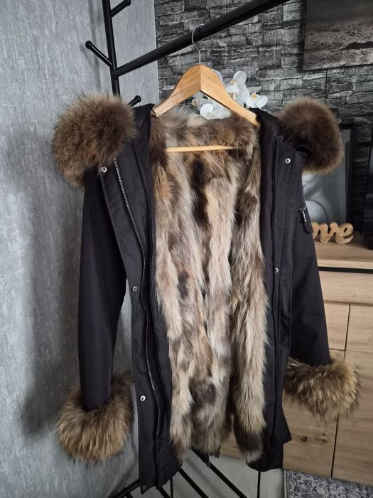 Луксозна дамска парка с богат естествен косъм от лисица