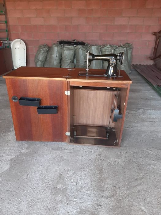 Продам Швейная машинка..