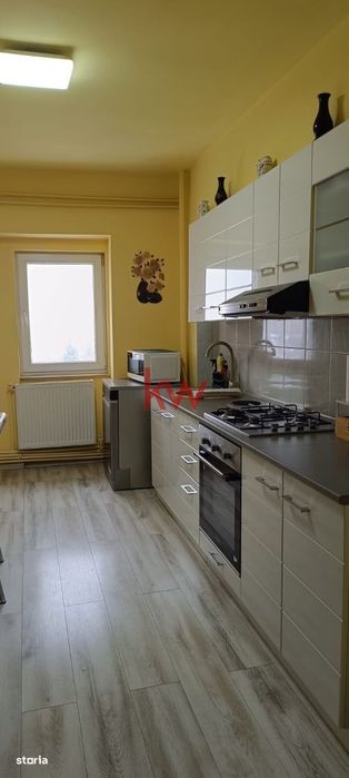 Apartamente 4 camere Cug, 2 bai, 2 balcoane, la strada principala!
