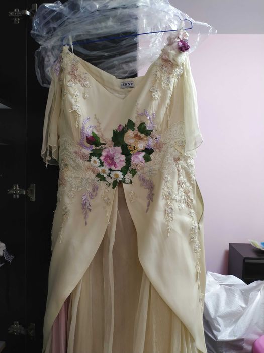 Vând rochie de mireasă, model unicat, pictată manual
