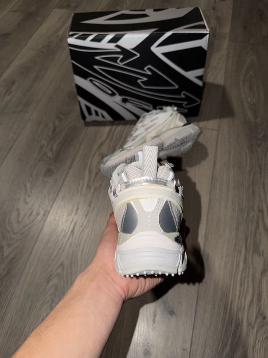 Off White Be Right Back