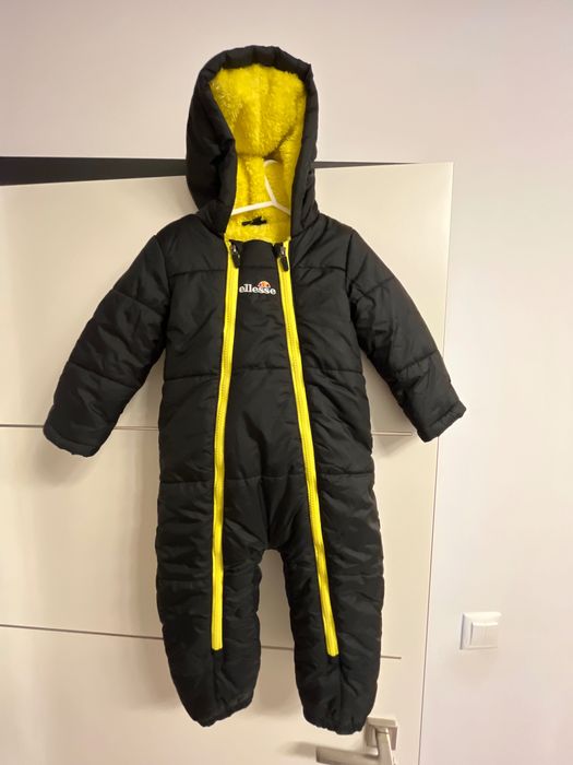 Combinizon de iarna Ellese unisex marimea 80-86 (12-18 luni) folosit foarte putin.