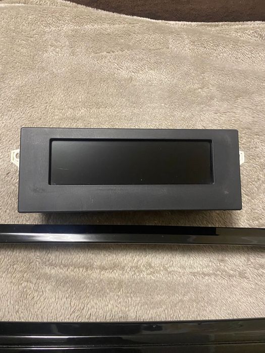 Radio cd cu rama si display peugeot 301 .