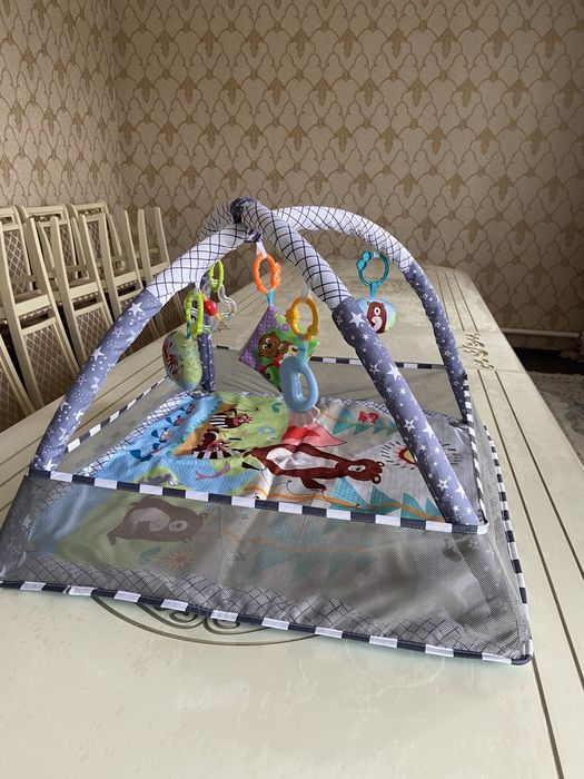 Шезлонг и развивающий коврик