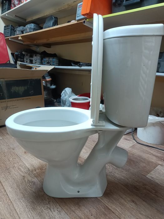 Унитаз Россия с бачком