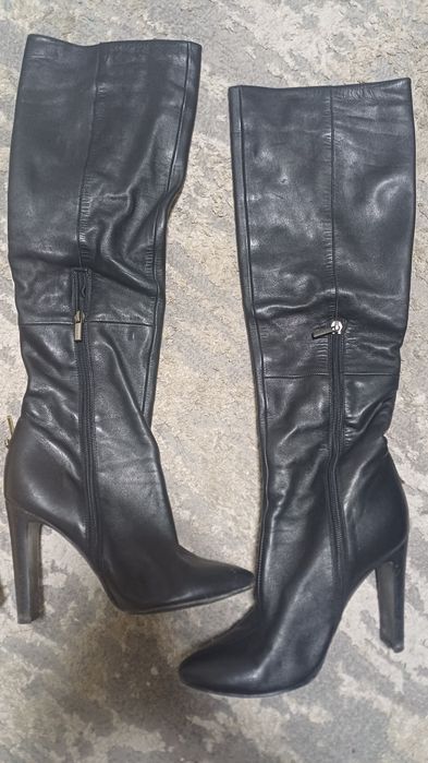 продам оригинальные кожаные сапоги на каблуке от Basconi.