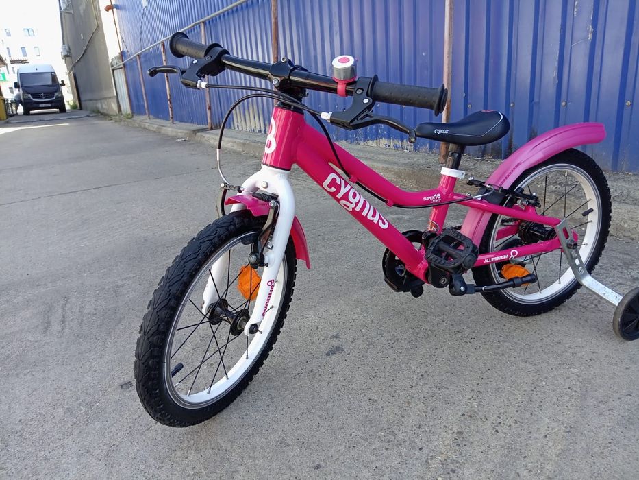 Vând bicicleta din aluminiu, foarte ușoară pentru copii