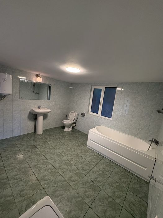 Casă solidă cu teren 1.400 mp, la doar 80km de Bucuresti - 42.000 euro.
